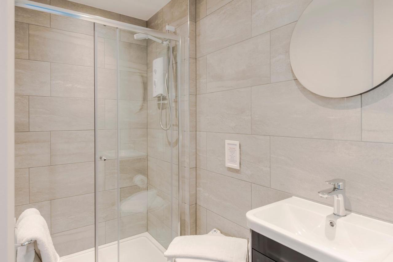 4 Berkeley Square I Your Apartment ブリストル エクステリア 写真