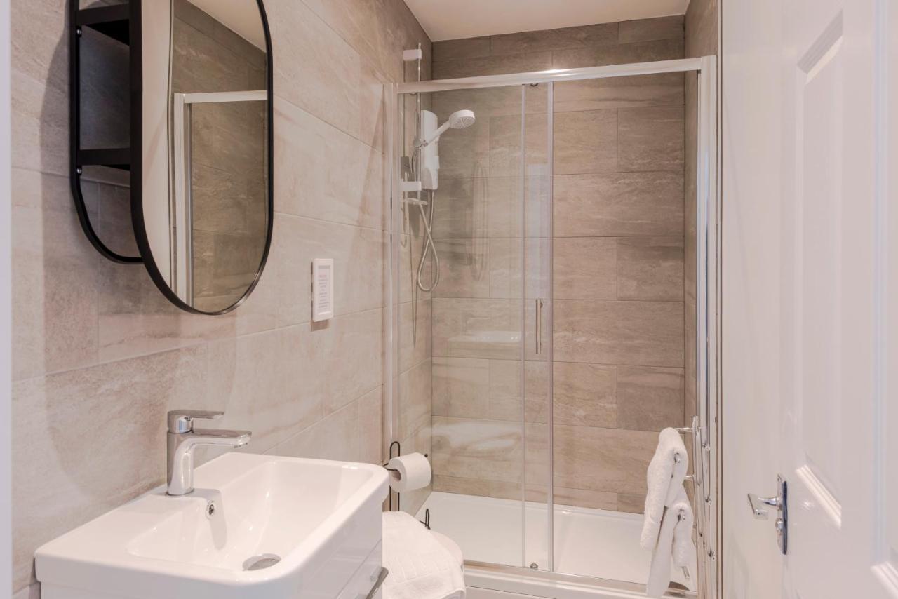 4 Berkeley Square I Your Apartment ブリストル エクステリア 写真