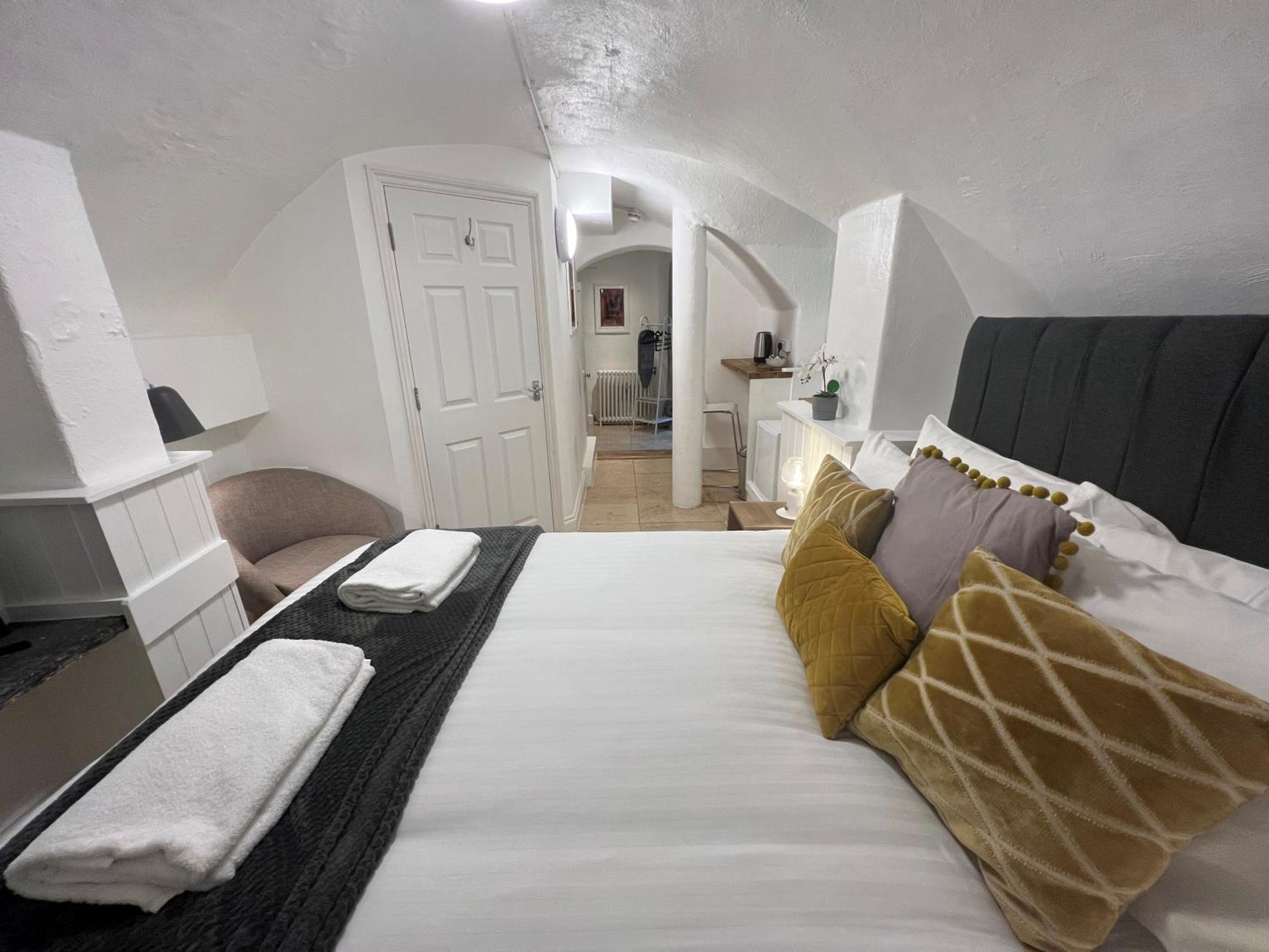 4 Berkeley Square I Your Apartment ブリストル 部屋 写真